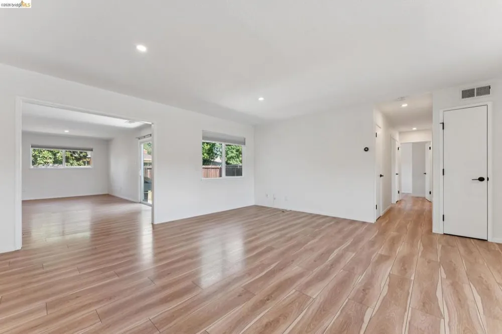 1300 Evergreen Dr. Concord, CA 94520