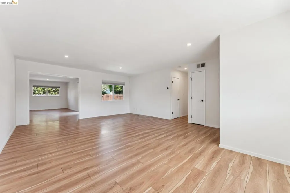 1300 Evergreen Dr. Concord, CA 94520