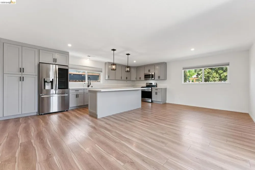 1300 Evergreen Dr. Concord, CA 94520