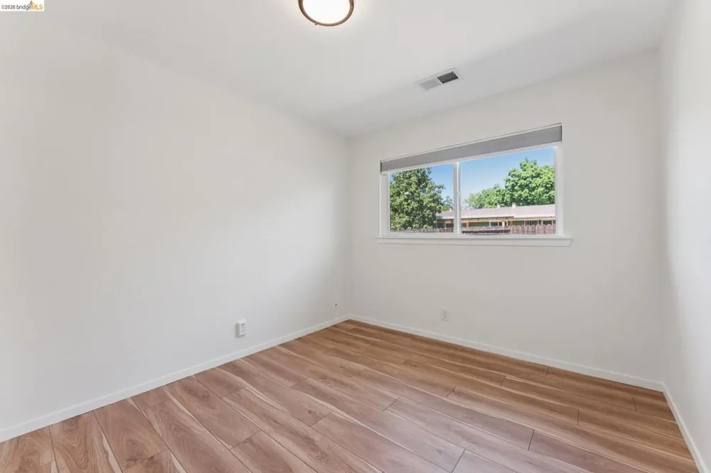 1300 Evergreen Dr. Concord, CA 94520