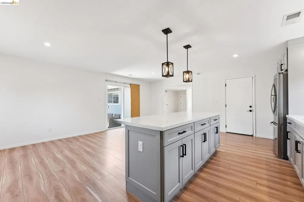1300 Evergreen Dr. Concord, CA 94520