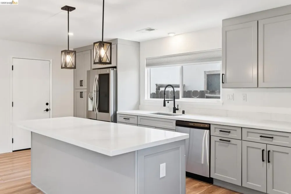 1300 Evergreen Dr. Concord, CA 94520