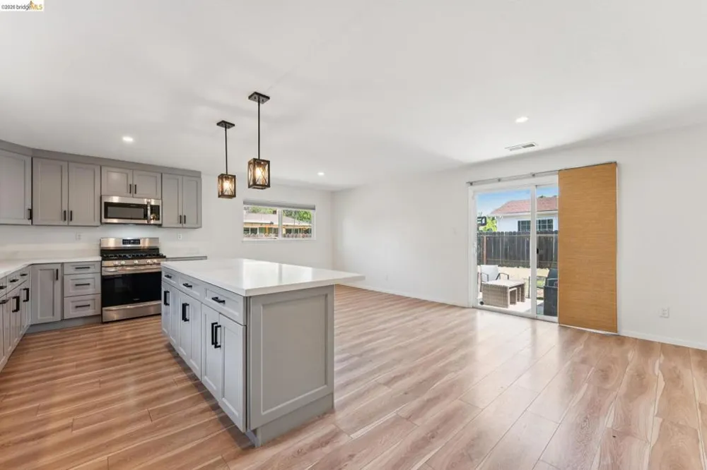 1300 Evergreen Dr. Concord, CA 94520