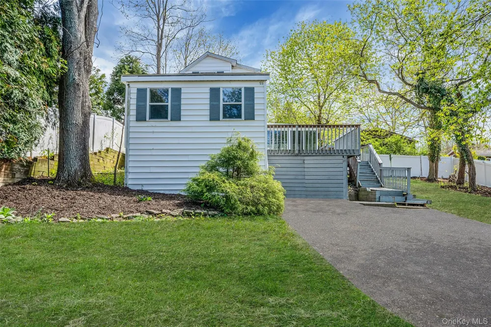 93 Maple Road Kings Park, NY 11754