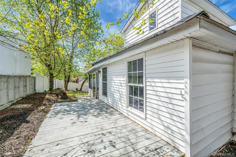 93 Maple Road Kings Park, NY 11754