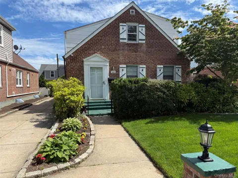 160 Albermarle Avenue