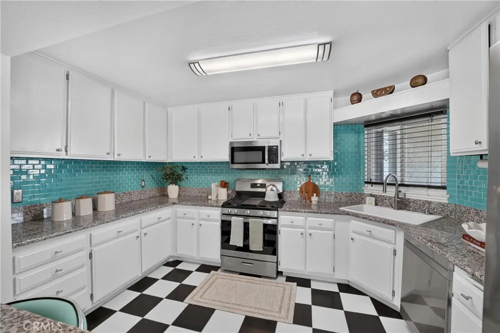 69 Brownfield Pomona, CA 91766