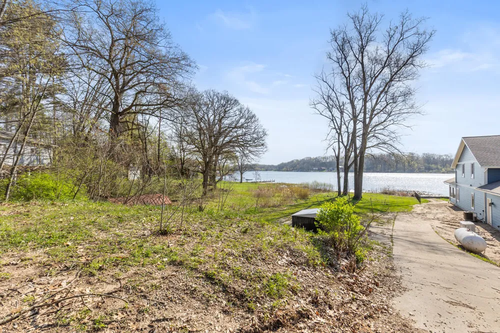 5123 Hurt Drive Delton, MI 49046
