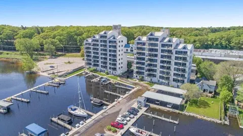 2964 Lakeshore Drive #W 304