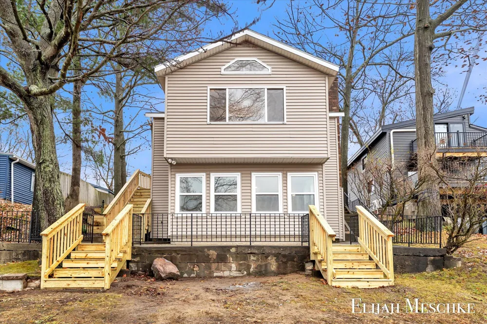 10463 Poplar Drive NE Rockford, MI 49341