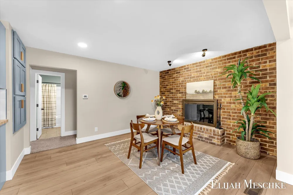 10463 Poplar Drive NE Rockford, MI 49341