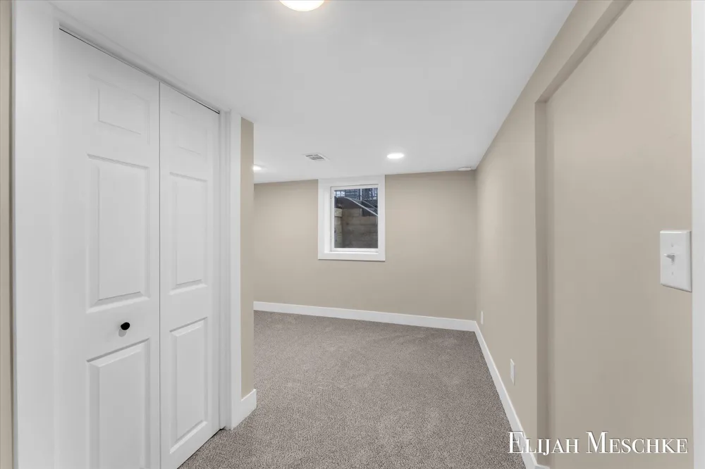 10463 Poplar Drive NE Rockford, MI 49341