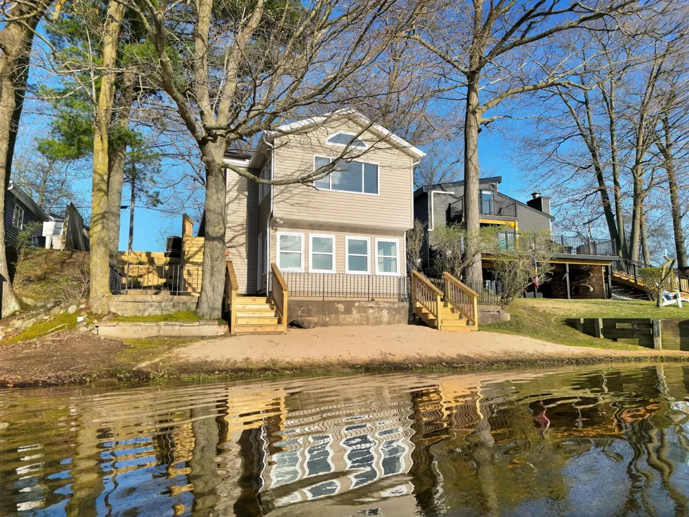 10463 Poplar Drive NE Rockford, MI 49341