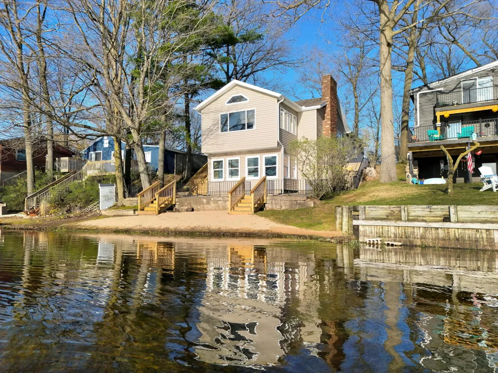 10463 Poplar Drive NE Rockford, MI 49341