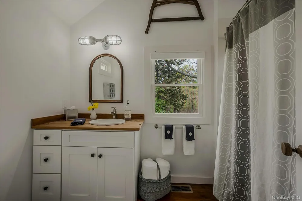 5A/5B Jessup Lane Quogue, NY 11959