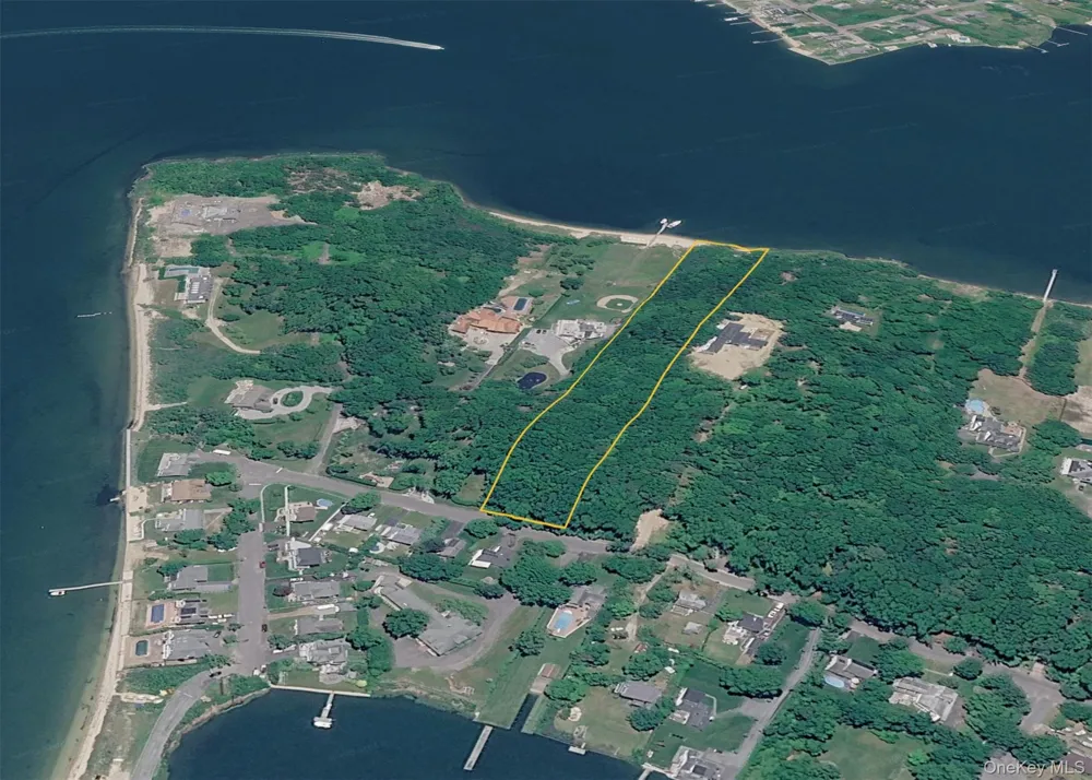 38 Old Neck Road S Center Moriches, NY 11934