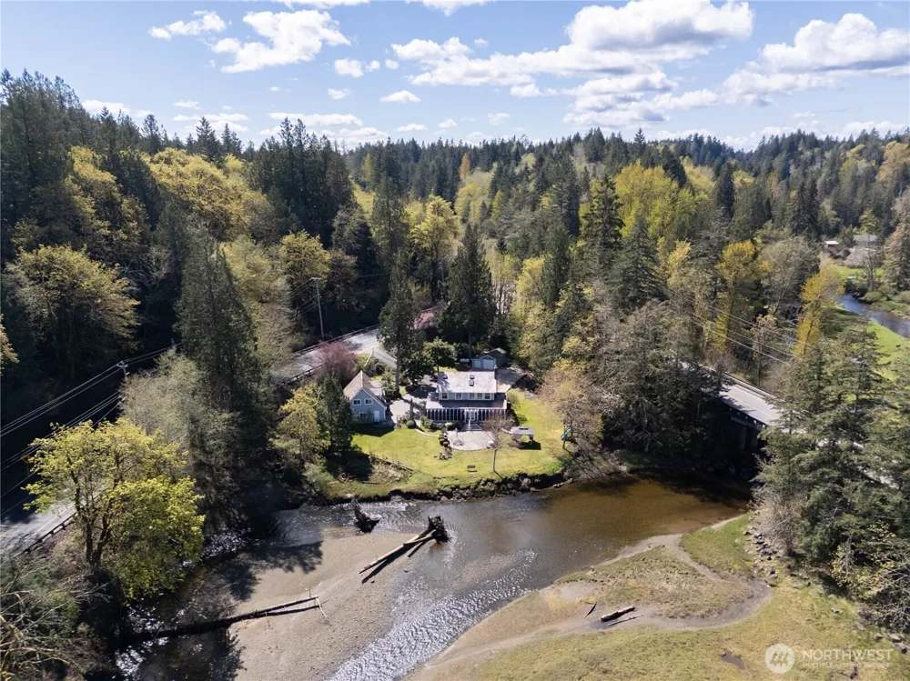 8320 E Grapeview Loop Road Allyn, WA 98524