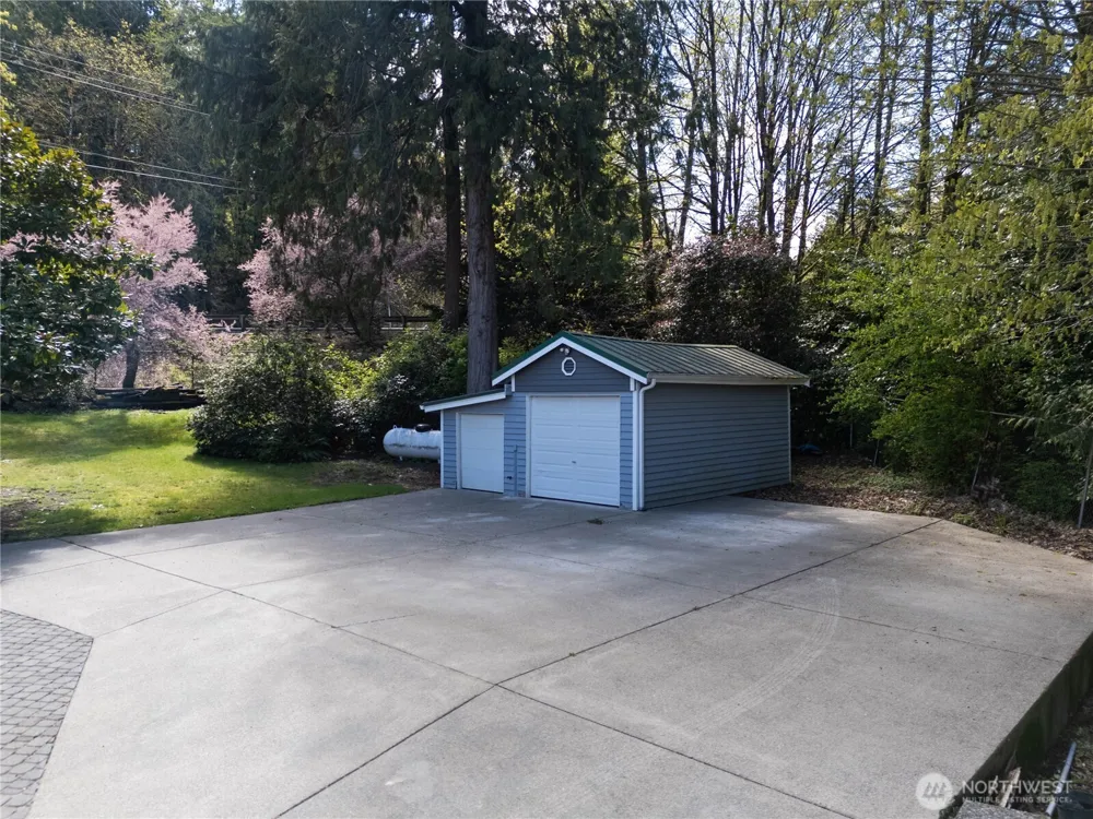 8320 E Grapeview Loop Road Allyn, WA 98524