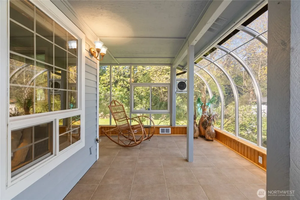 8320 E Grapeview Loop Road Allyn, WA 98524