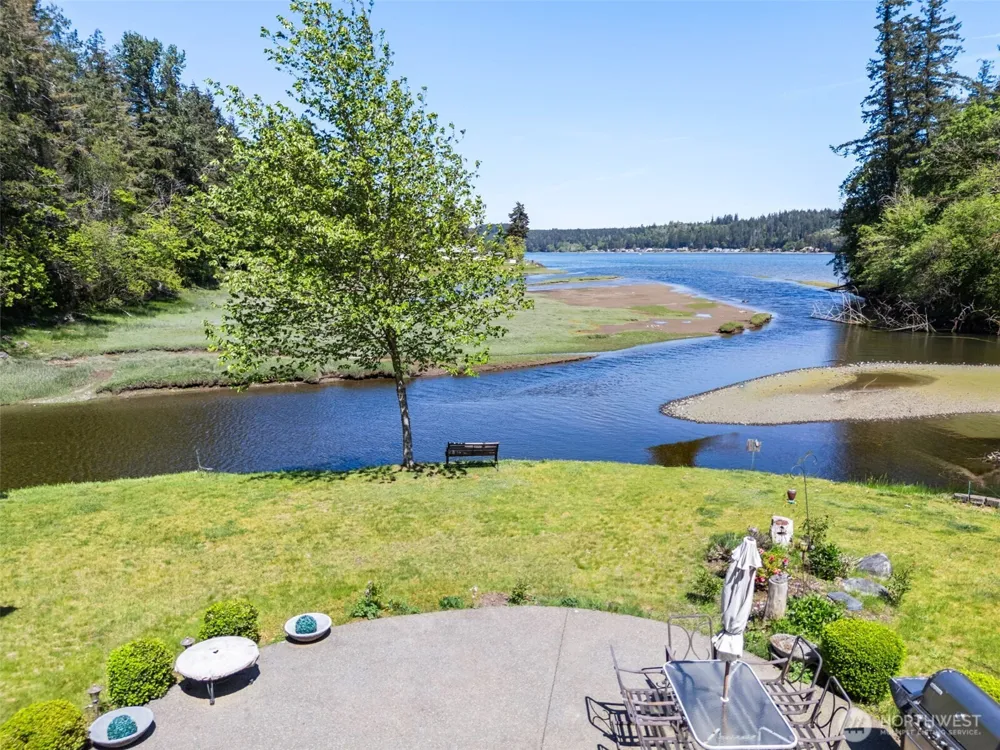 8320 E Grapeview Loop Road Allyn, WA 98524