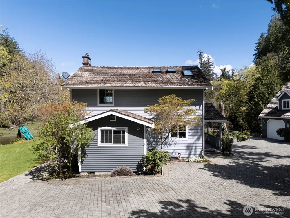 8320 E Grapeview Loop Road Allyn, WA 98524