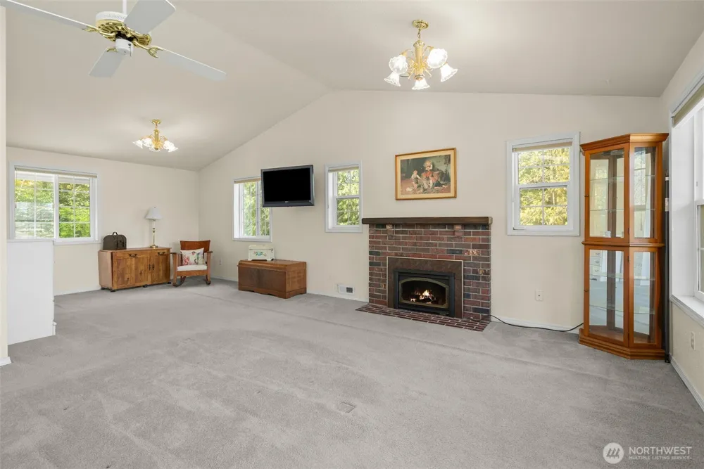 8320 E Grapeview Loop Road Allyn, WA 98524