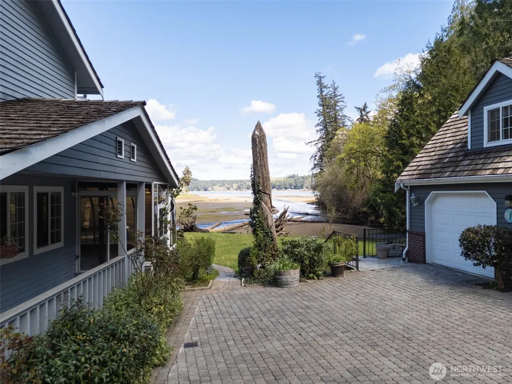 8320 E Grapeview Loop Road Allyn, WA 98524