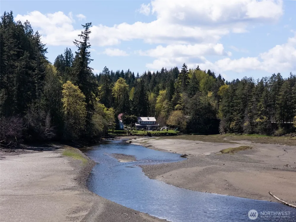 8320 E Grapeview Loop Road Allyn, WA 98524