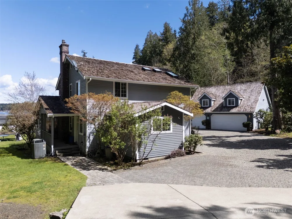 8320 E Grapeview Loop Road Allyn, WA 98524