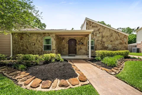 2214 Lakeville Dr Drive
