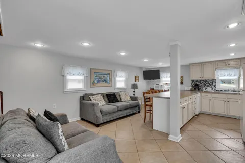 21 E Bay Way