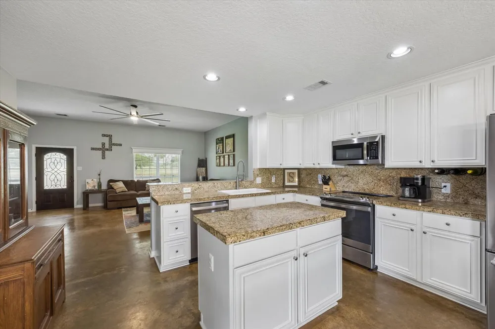 1791 Fm 2434 Weimar, TX 78962
