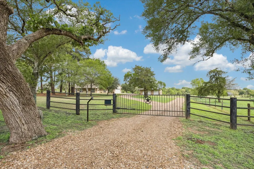 1791 Fm 2434 Weimar, TX 78962
