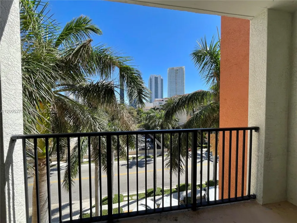 17100 Bay Rd #1517 Sunny Isles Beach, FL 33160