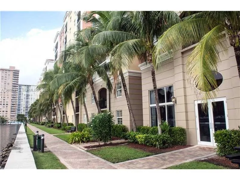 17100 Bay Rd #1517 Sunny Isles Beach, FL 33160