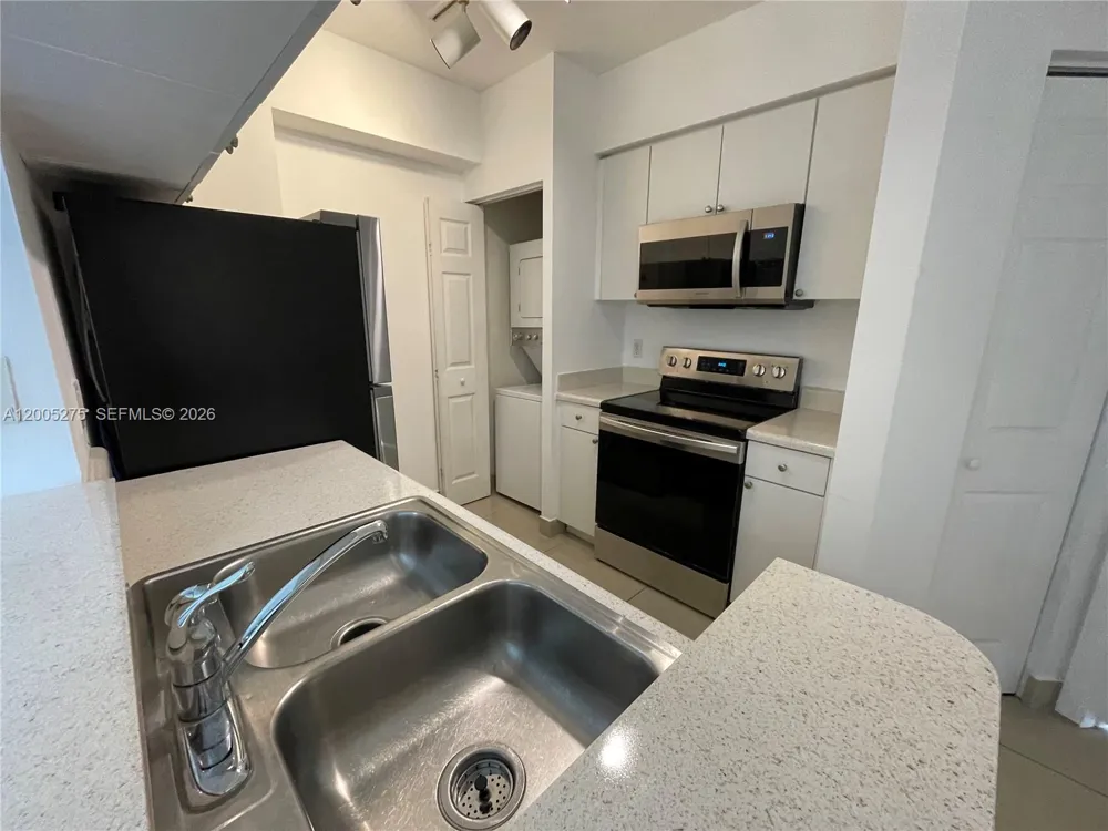 17100 Bay Rd #1517 Sunny Isles Beach, FL 33160