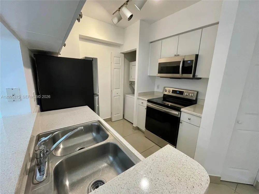 17100 Bay Rd #1517 Sunny Isles Beach, FL 33160