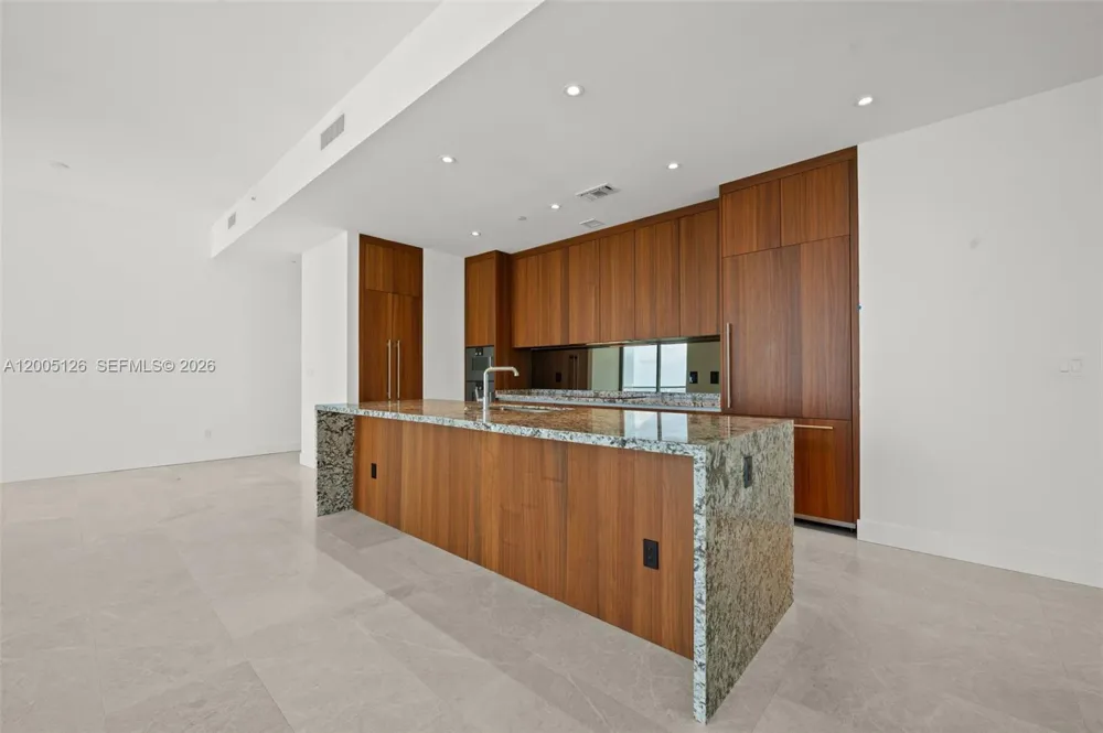 175 SE 25 RD #2604 Miami, FL 33129