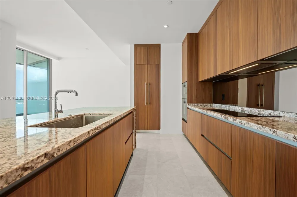 175 SE 25 RD #2604 Miami, FL 33129