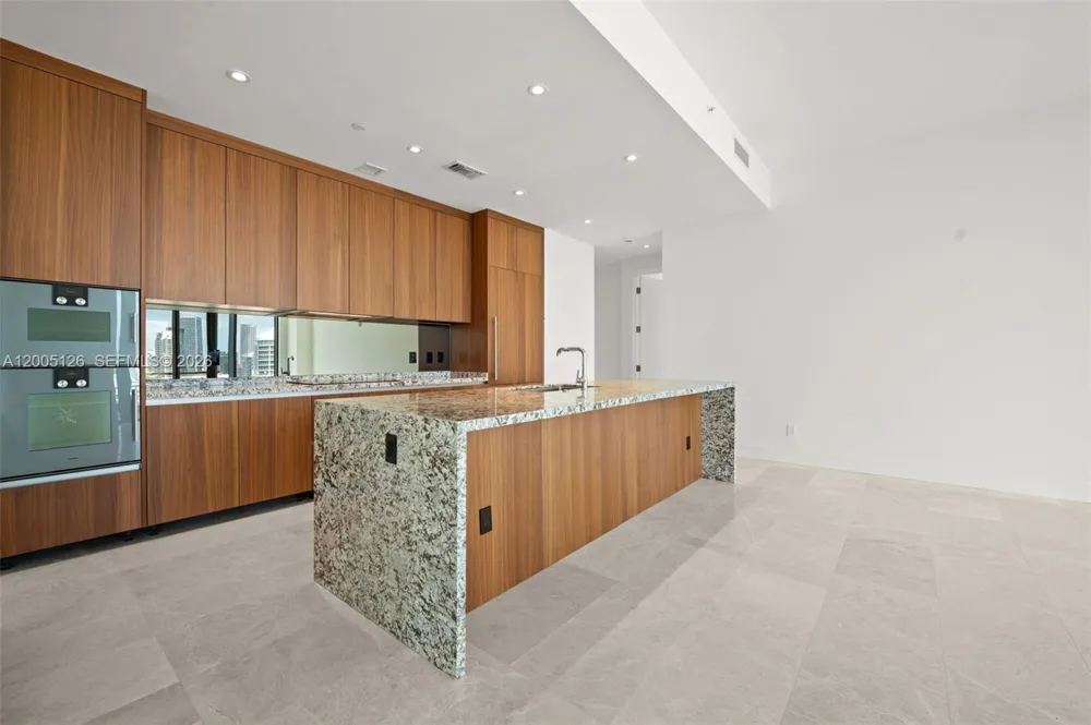 175 SE 25 RD #2604 Miami, FL 33129
