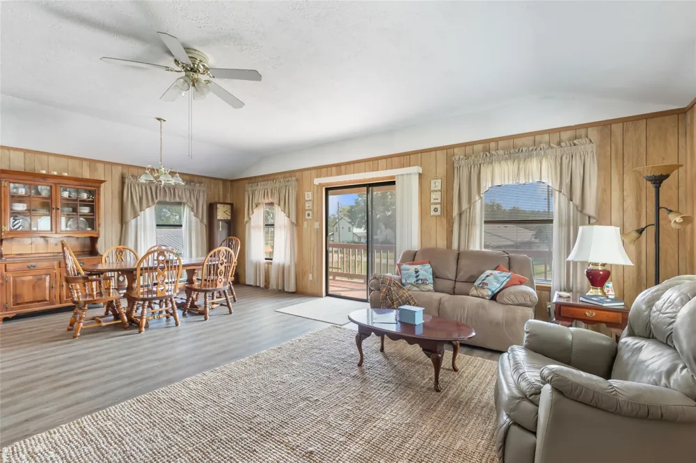 600 Sam Houston Loop Point Blank, TX 77364