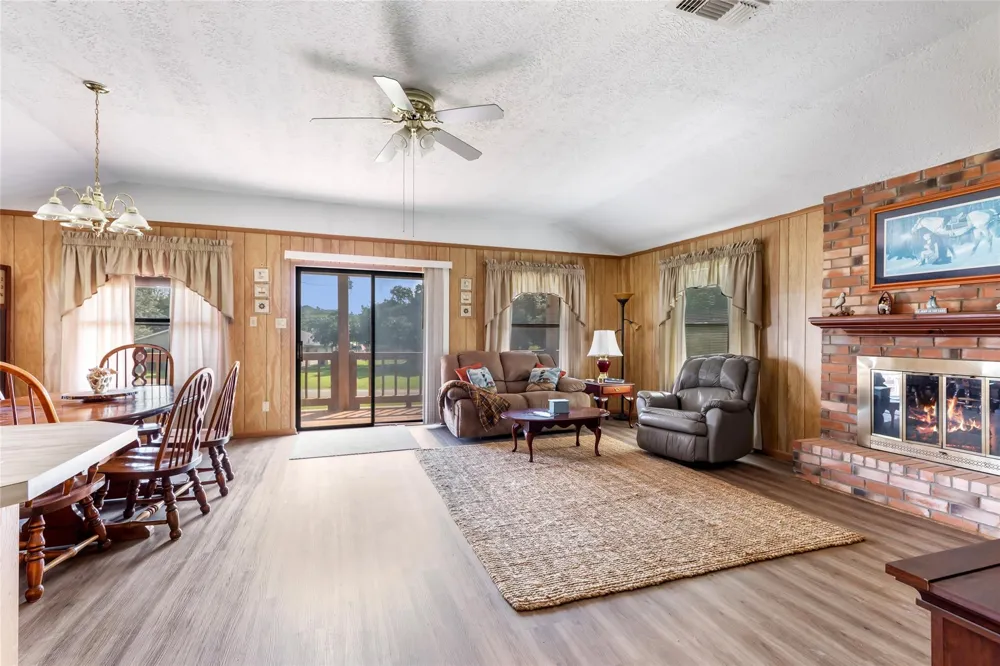 600 Sam Houston Loop Point Blank, TX 77364