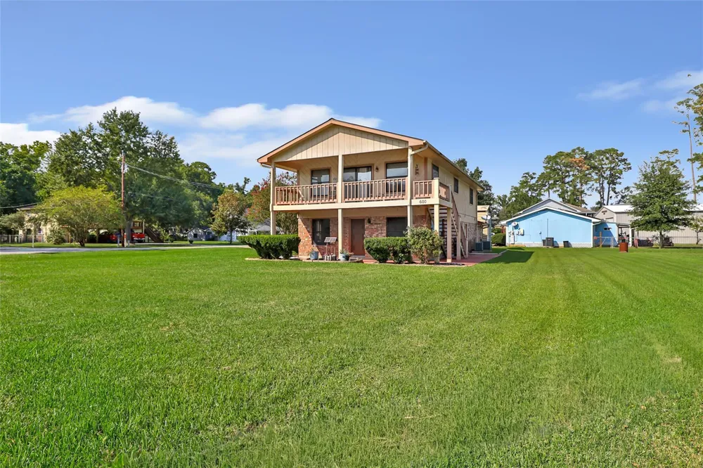 600 Sam Houston Loop Point Blank, TX 77364
