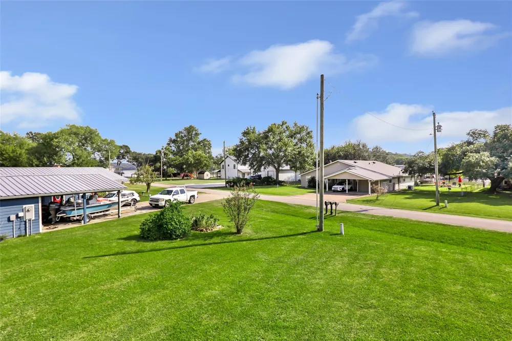 600 Sam Houston Loop Point Blank, TX 77364