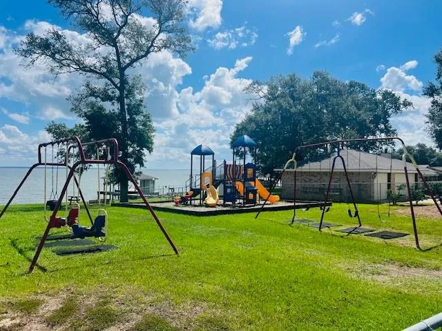600 Sam Houston Loop Point Blank, TX 77364