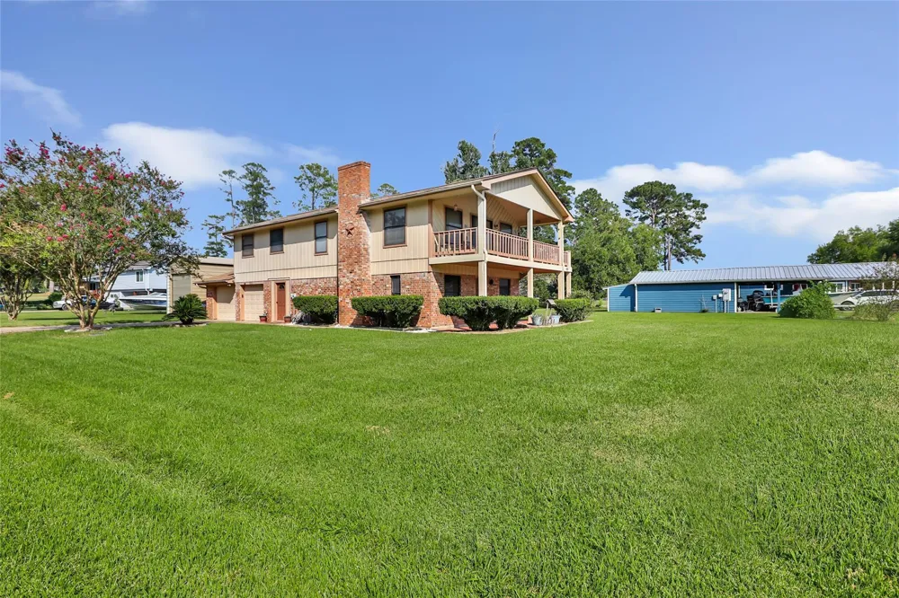 600 Sam Houston Loop Point Blank, TX 77364
