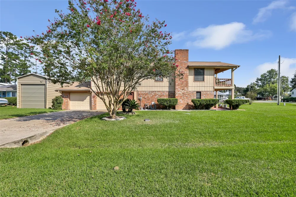 600 Sam Houston Loop Point Blank, TX 77364