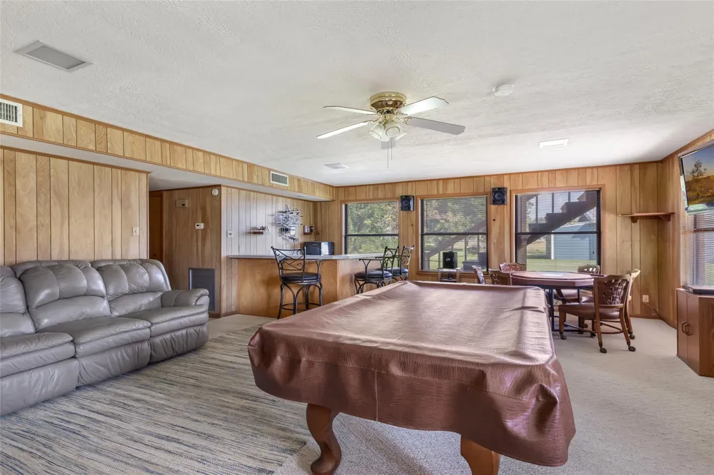 600 Sam Houston Loop Point Blank, TX 77364
