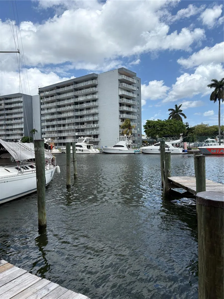 2415 NW 16th St Rd #11 Miami, FL 33125