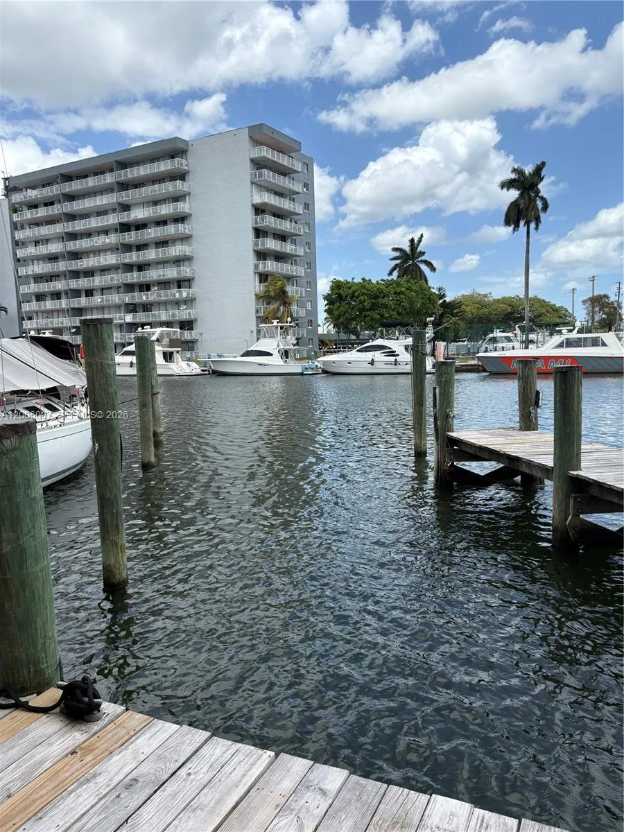 2415 NW 16th St Rd #11 Miami, FL 33125